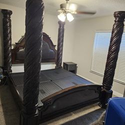 King canopy bed