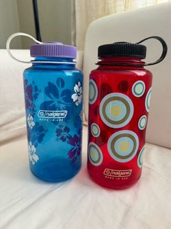 Bundle: Set of 2 Nalgene 32oz Water Bottles