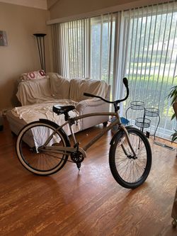 Like New Cruiser Bicycle