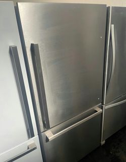 Hisense Stainless Steel Bottom Freezer Fridge LED Lighting
