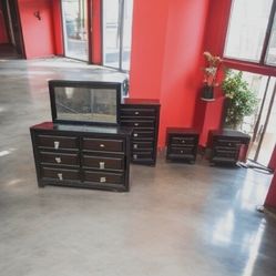 Dresser Set