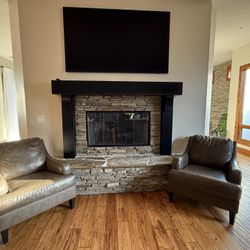  Pair of Leather Armchairs – Super Comfortable!