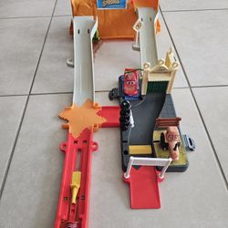 Disney Pixar Cars Race & Go Playset with Lightning McQueen Toy Car & 2-in-1 Storage
