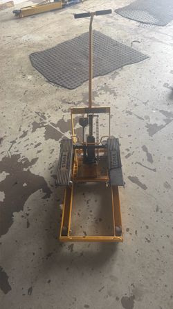 Motorcycle lift