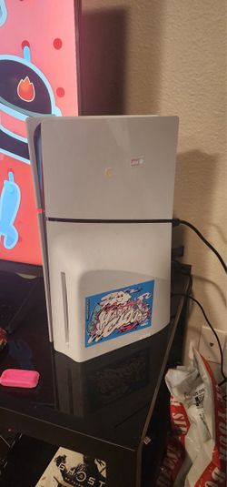 Ps5 slim W/ 2 controllers, 2 games and a headset