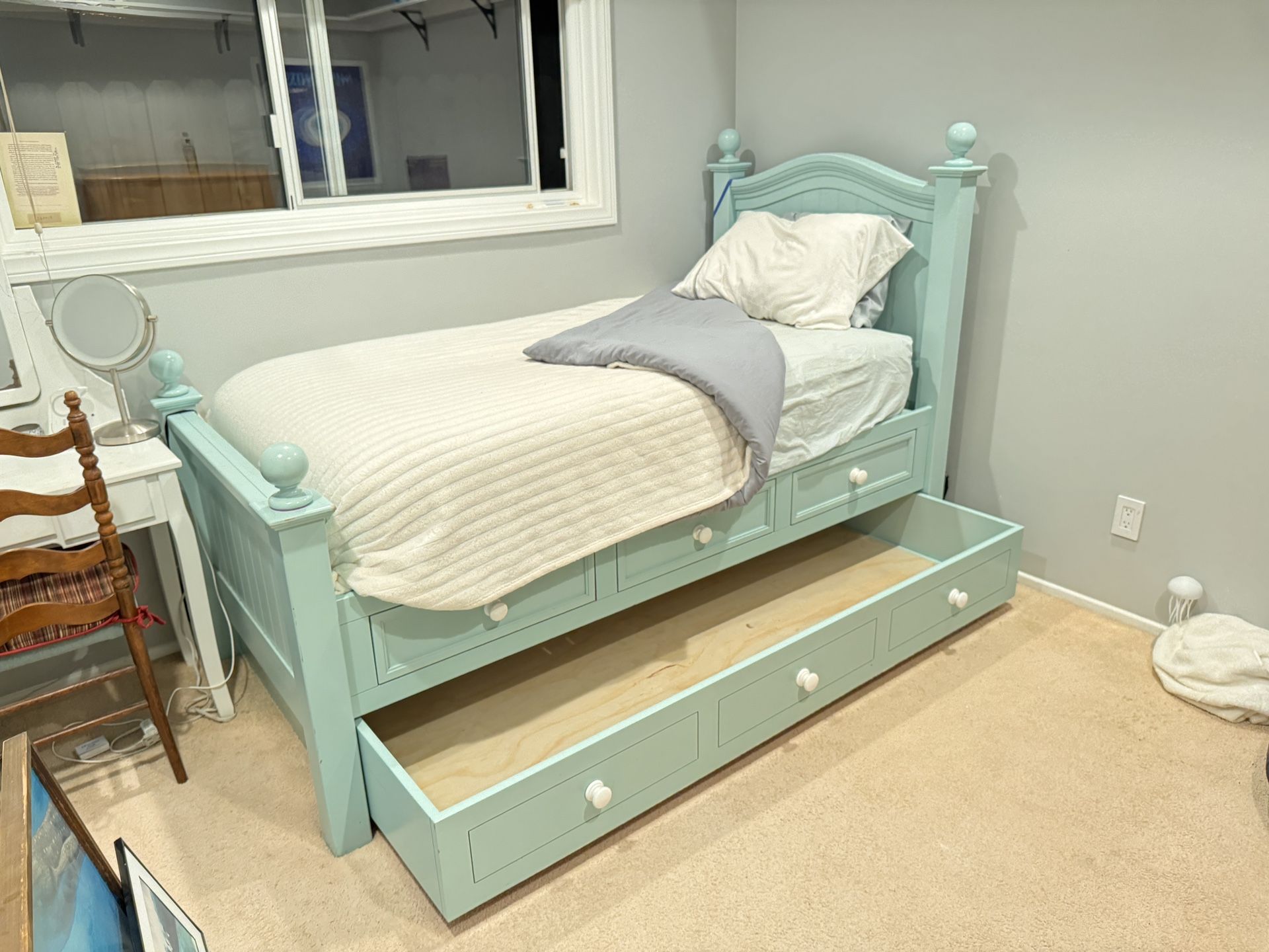Girls Wood Tiffany Blue Trundle Bed And Matching Standing Mirror