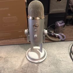 Logitech blue Yeti USB Microphone