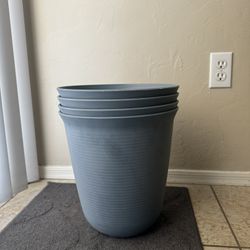 Plastic Pots 4ct