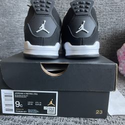 Jordan 4 