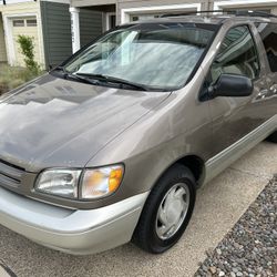1999 Toyota Sienna