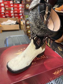 Botas vaqueras con cinturón de piel con pelo natural