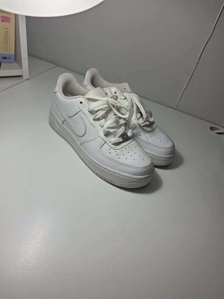Nike Air Force 1 LE Sneakers Kids Shoes US 5.5 Y Triple White
