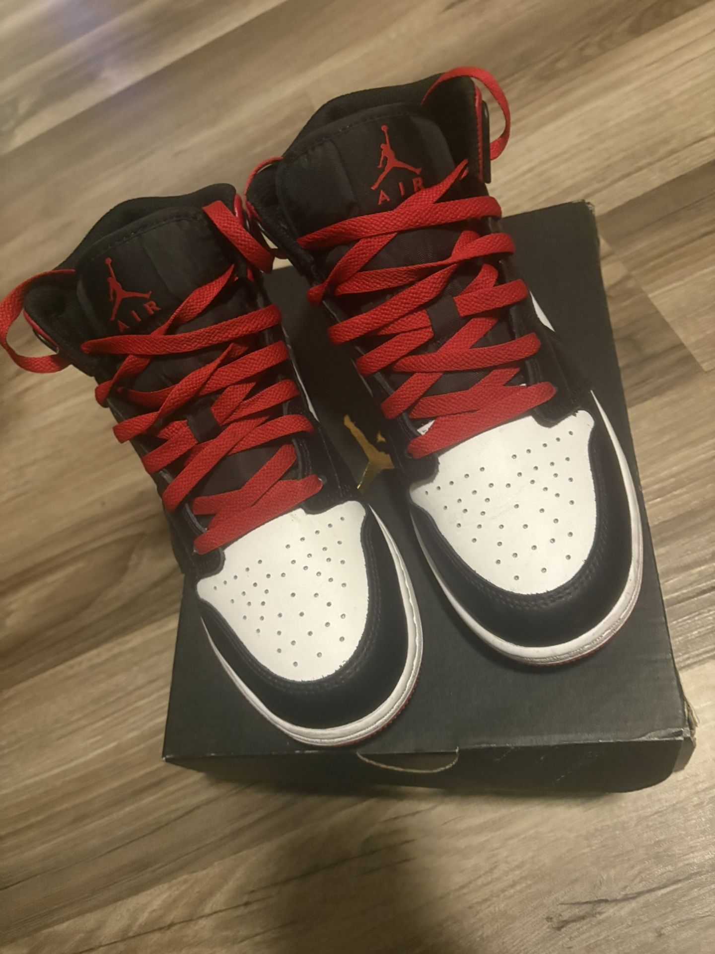 5.5Y Nike Mid 1