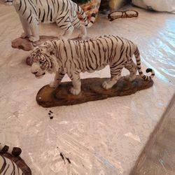 Tiger Statue 