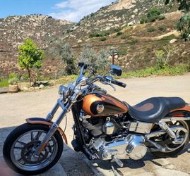 Harley-Davidson Dyna Cruiser Motorcycle