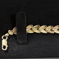 ✨BRAND NEW ✨10k  gold ✨Size:7-7.5inch ✨5.17g 