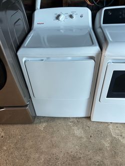 Hotpoint 6.2 cu. ft. vented Electric Dryer in White with Auto Dry