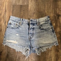 Levi’s 501 shorts size 25  Light denim  Button up fly  High waisted 