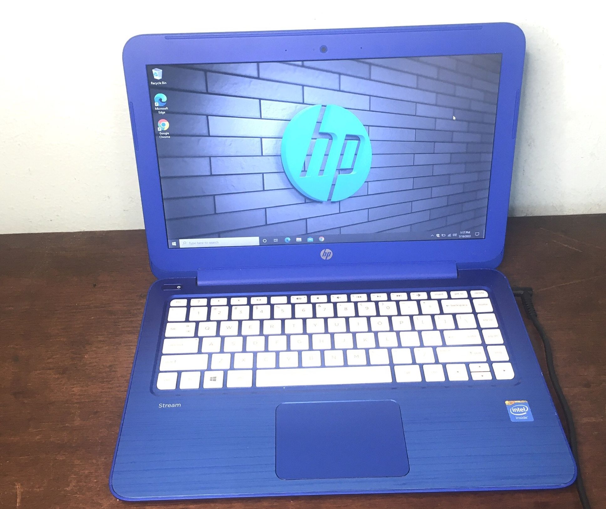 RARE DESIGN! HP 15.6" Computer; Intel Quad Core, 4 GB RAM, 1 TB HDD, Windows 10 