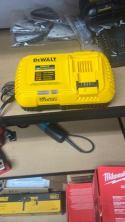 DeWalt  12AMP Fast Charger-pick up only