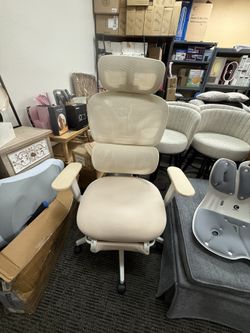 Ergonomic Mesh Office Chair with Footrest - Cream White