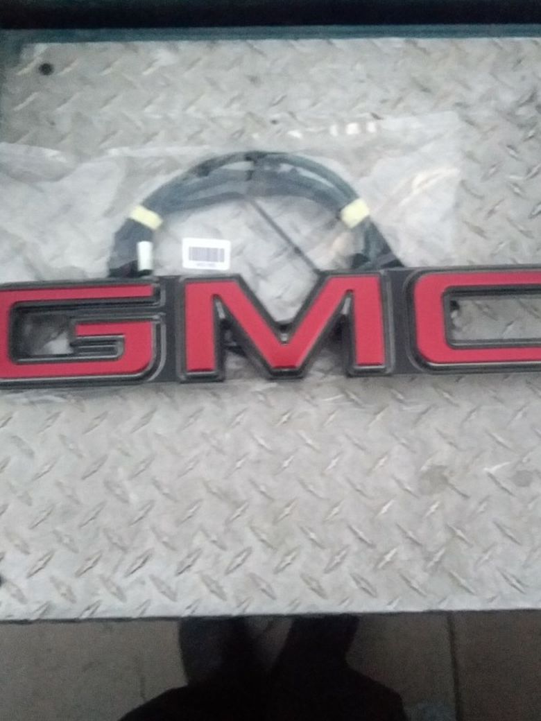 2019-2021 Gmc Sierra Illuminated Front Emblem