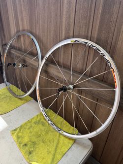 Mavic Clincher Wheelset