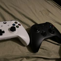 2 WORKING xbox controllers