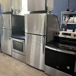 Stainless Steel Kitchen Appliance Set 