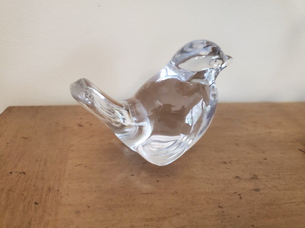 Fenton Art Glass Bird Figurine
Vintage 1980s Paperweight