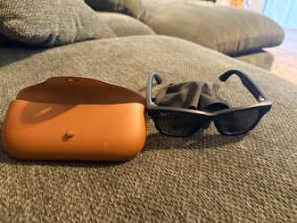Ray-Ban Meta Smart Glasses with Case