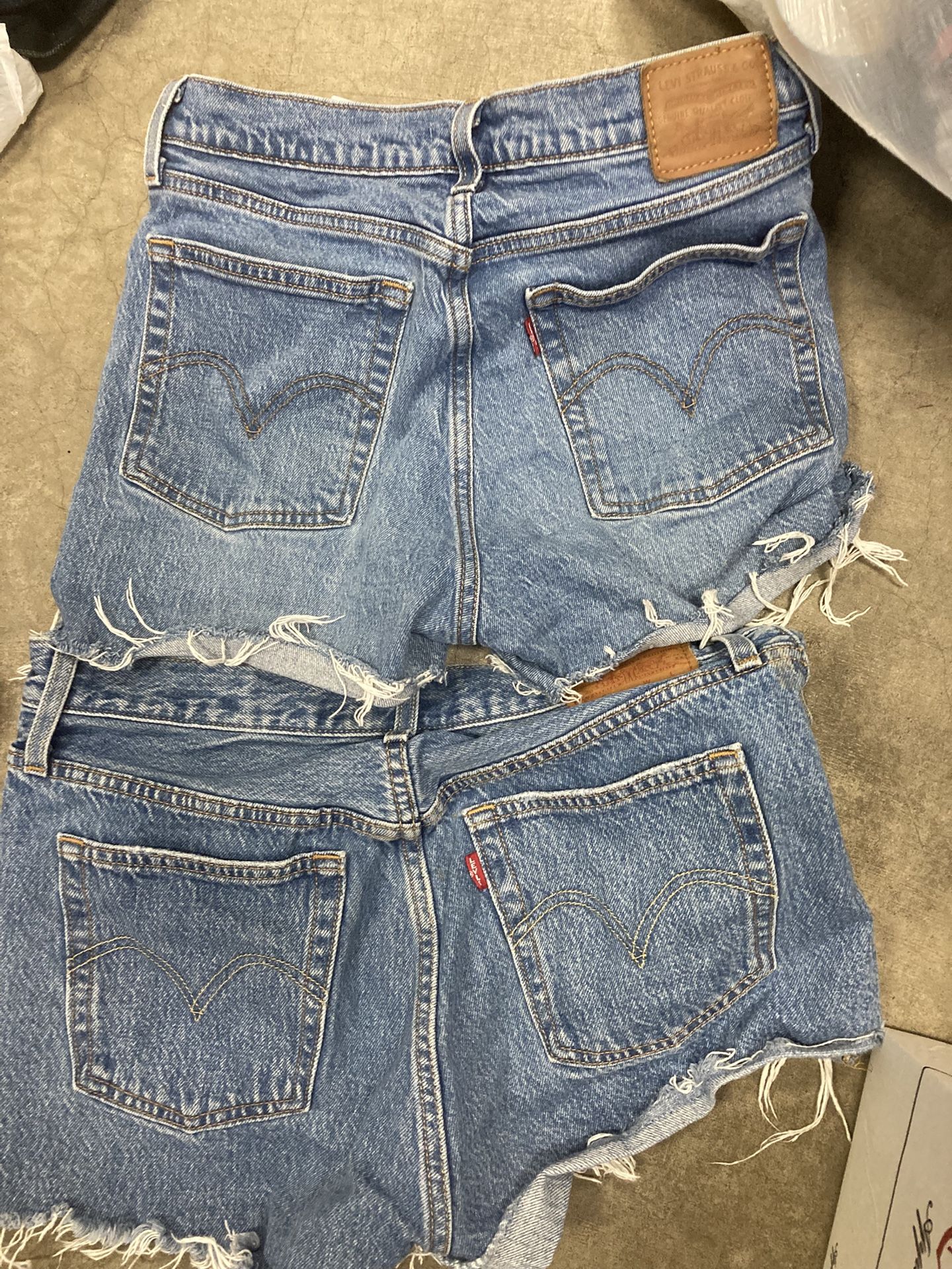 TONS Of Teen/womens Clothes.
