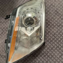 2010 Cadillac SRX Drivers Headlight