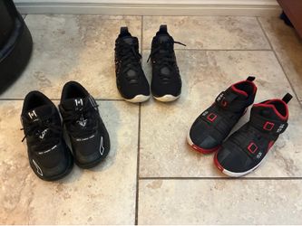 Boys shoes size 4y