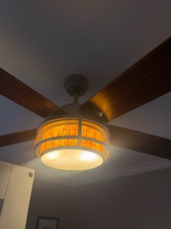 Ceiling Fan with Tiffany-Style Light Kit
