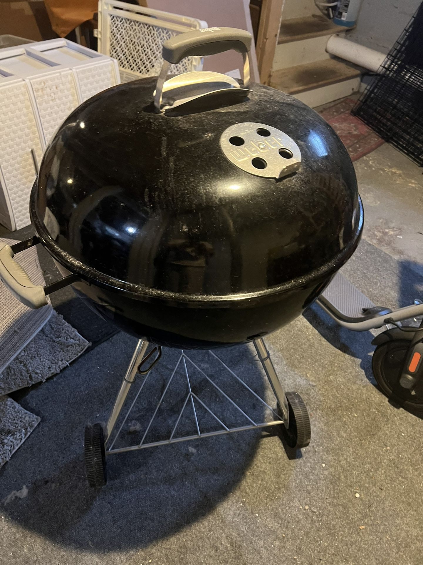 Weber Charcoal Grill – Classic Kettle Style