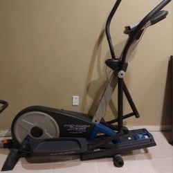 PRO FORM XP 520 RAZOR ELLIPTICAL in EXCELLENT used Condition 