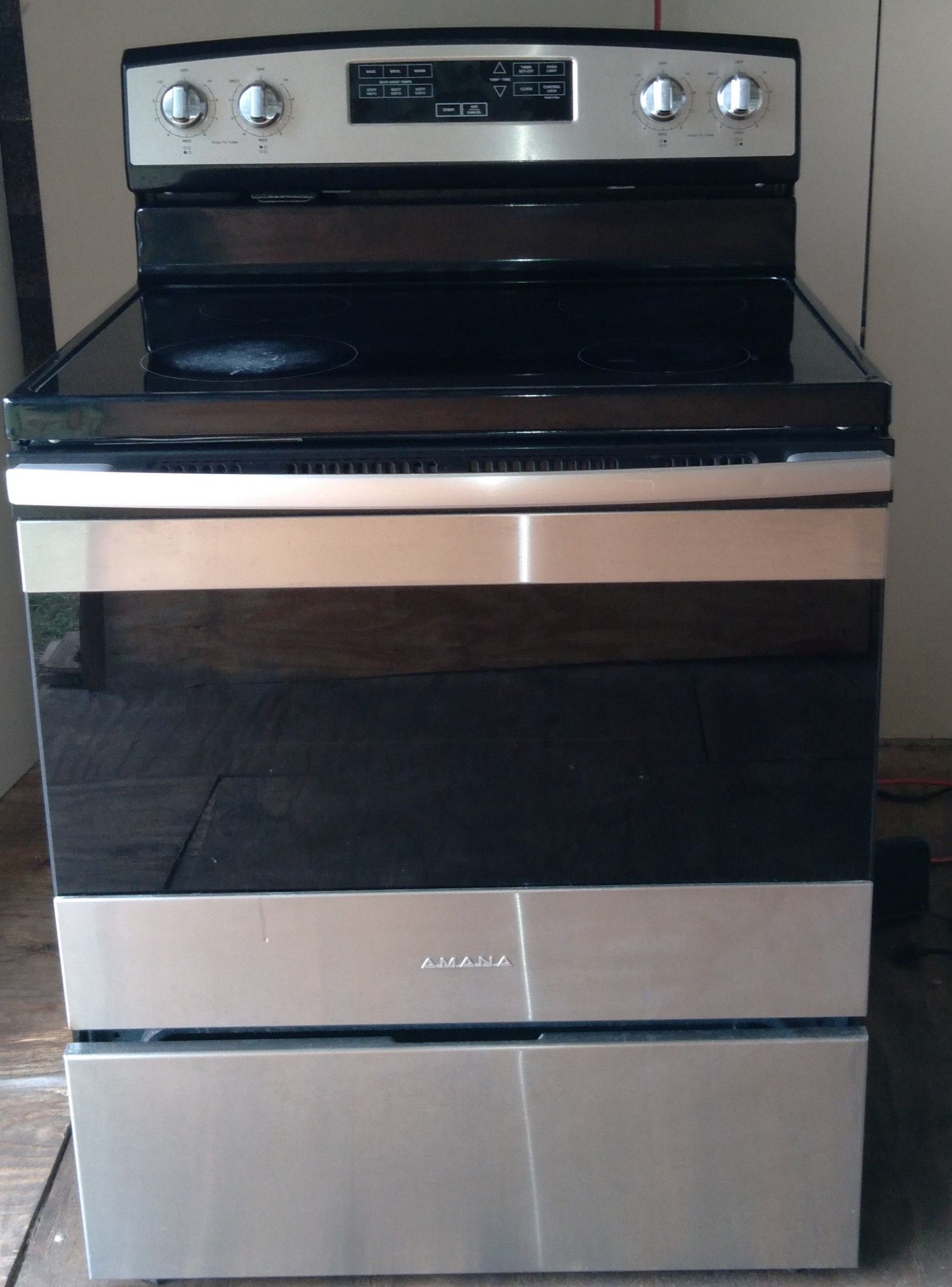 Amana electric stove . for Sale in Plant City, FL OfferUp