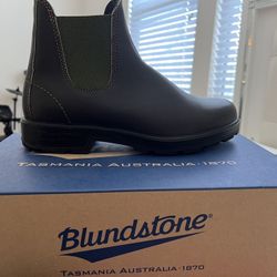 Brand New  Blundstone Coloured Elastic Sided Boot 