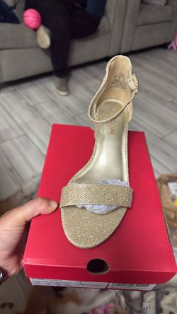 Pizz annu size 7 gold glitter heels