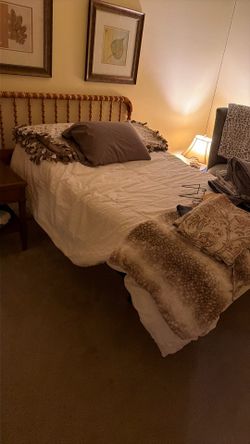 Mattress and bed base