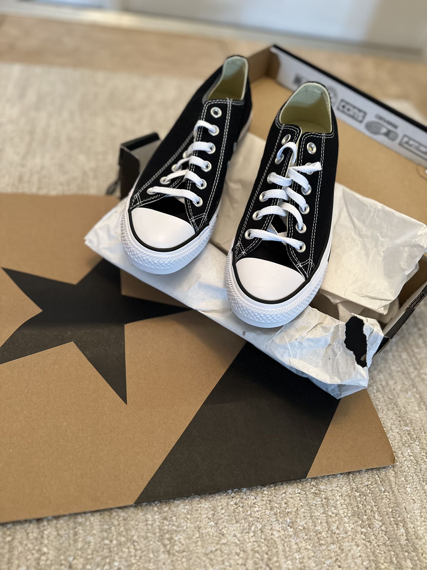 BRAND NEW IN BOX CONVERSE BLACK LOW TOPS~ SIZE M 6.5 W 8.5