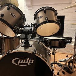 PDP 5pc Drum Set w/ Cymbals and Hardware