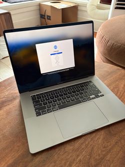 Apple MacBook Pro Laptop 16” 2019