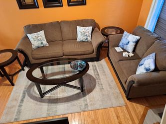 Pre-Owned Traditional Living Room Set