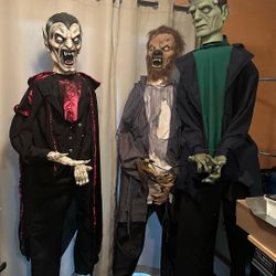Bluetooth Halloween Talking Characters Also Plug In / Battery