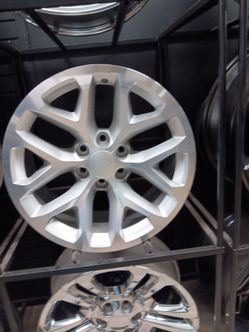20x9 silver Rims 6 Lug 6x139 6x5.5 on New tires 275 55 20