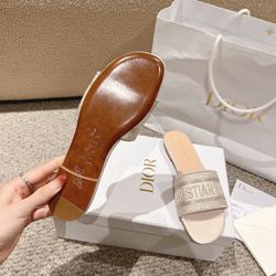 AY flat bottom one-word slippers