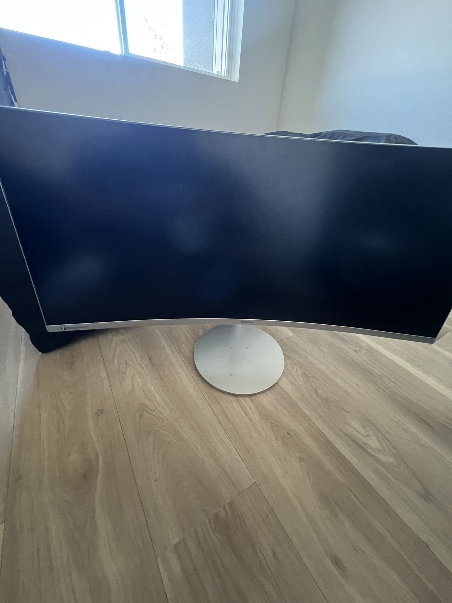 Samsung 34" Thunderbolt 3 Ultra Wide Curved Monitor