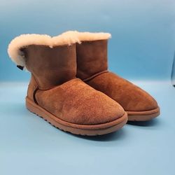 UGG Australia 1005062 Chestnut Mini Bailey Bow Winter Boots Women Size 6 USA 